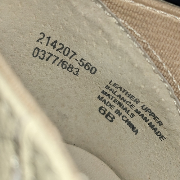 Winter Sale ❄️ Cream colored slip-on heeled booties - Picture 5 of 5